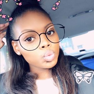 Meet your Posher, Ronayshia